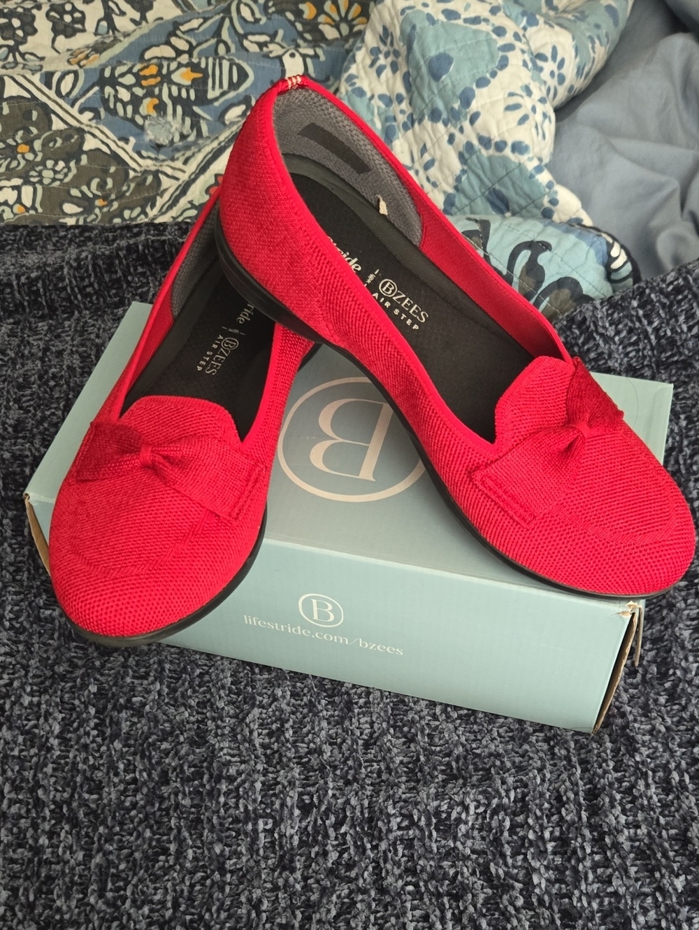 Bzees Women's Bright Red Knit Loafers with Bow Accent